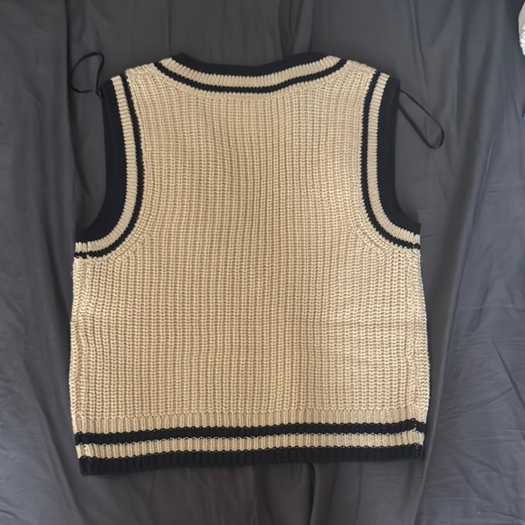 H&M Cream and Black V-Neck Sweater - Picture 2 of 2